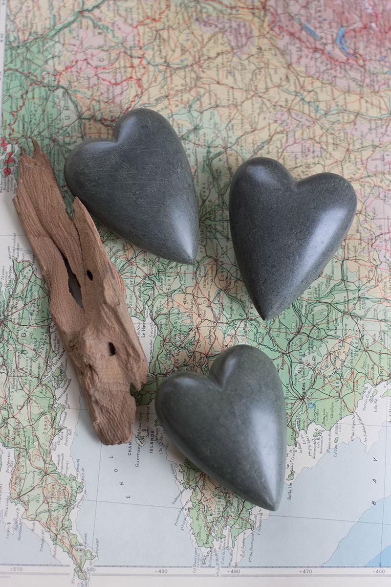 Box of 2 — Set of 6 Dark Grey Hand-Carved Stone Hearts